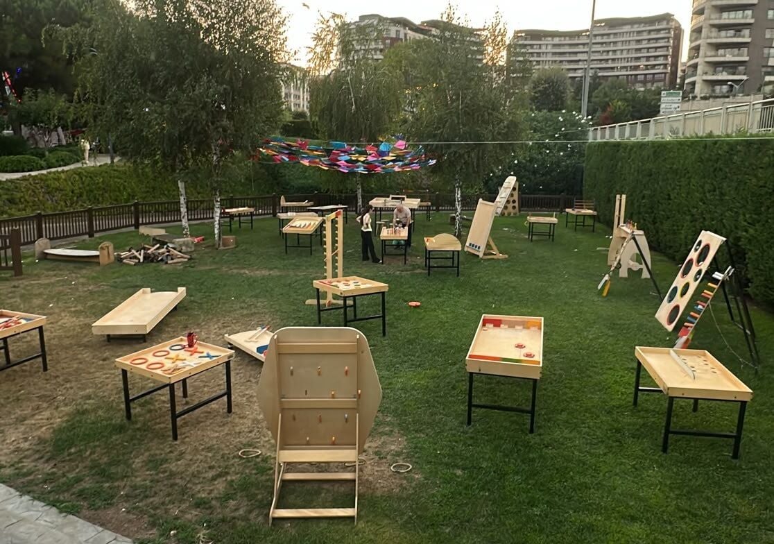 Oteller İçin Aile Oyunları: Her Yaştan Misafire Eğlenceli Aktiviteler