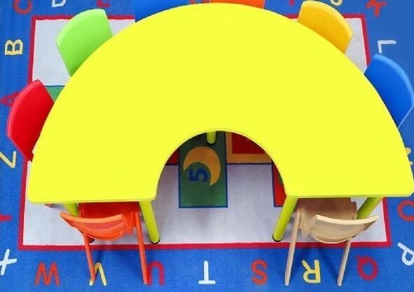 Ahşap Hilal Yarım Daire Masa 90x180 cm – IpekstarKids Anaokulu, Kreş, Yuva & Dershane