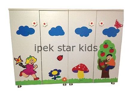 Raflı Anaokulu Ayakkabılık