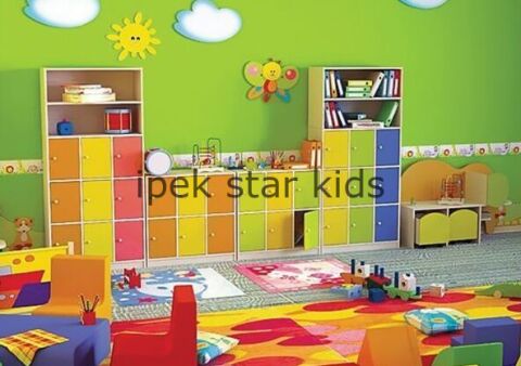 Renkli Kapaklı Ahşap Anaokulu Kişisel Öğrenci Dolap Sistemi