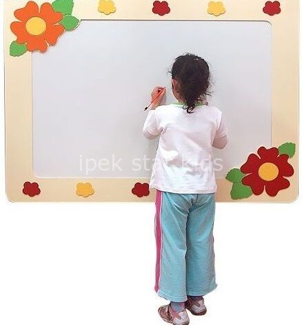 Anaokulu Kreş Yuva Çiçek Figürlü Yazı Tahtası