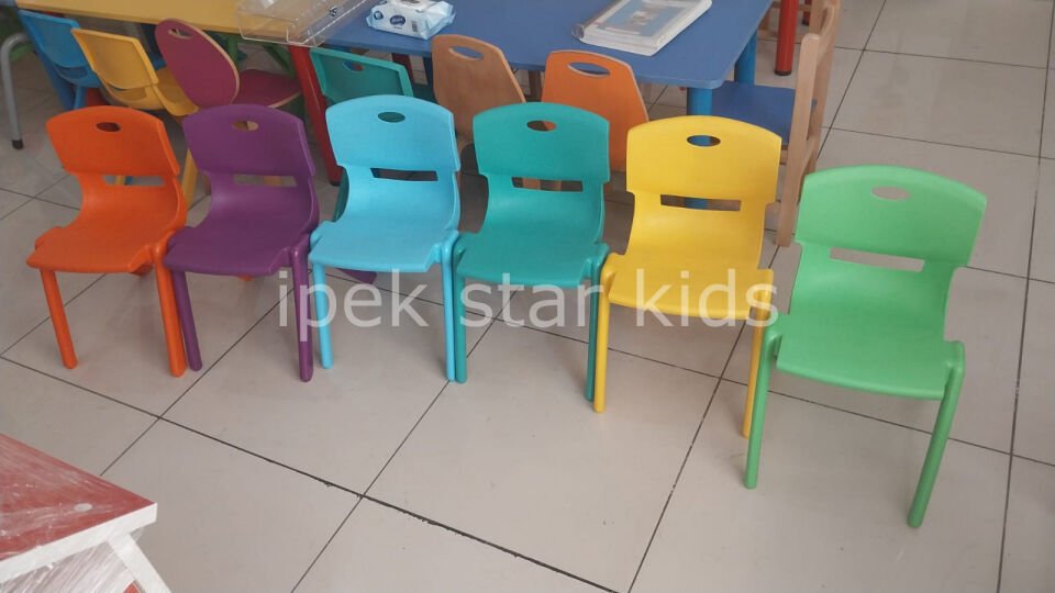 Plastik okul öncesi sandalyesi