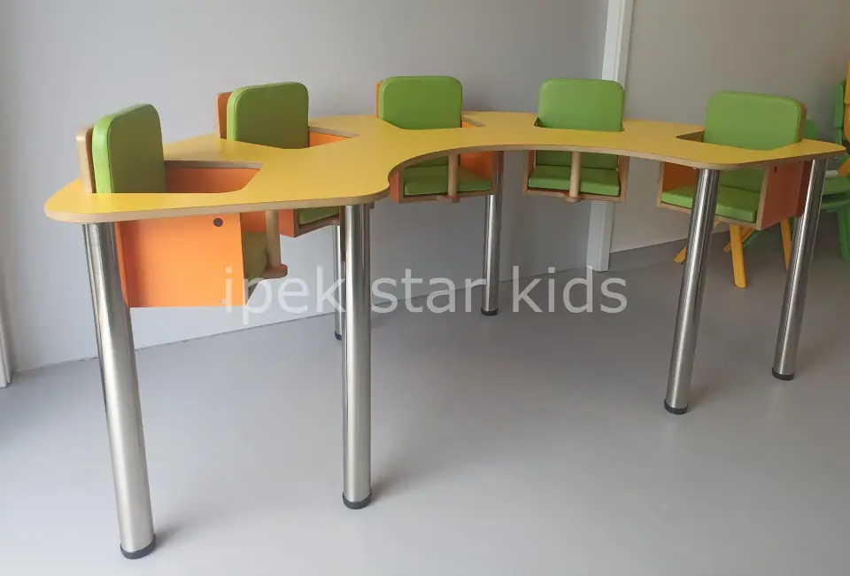 çocuk toplu yemek masası