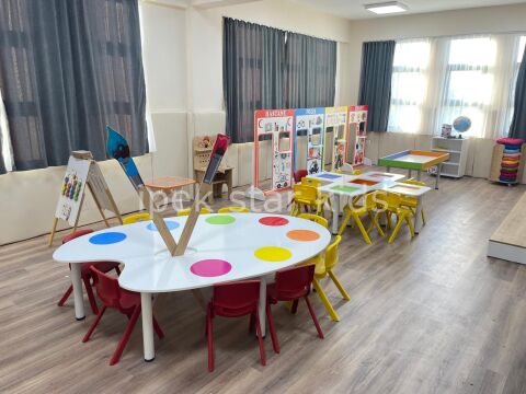Palet Oyun Masası Oval Çocuk Masa