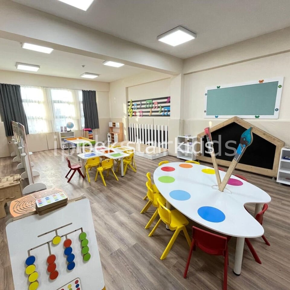 Çocuk Grup Çalışma Masası – Renkli Aktivite Alanlı Anaokulu Masa Modeli