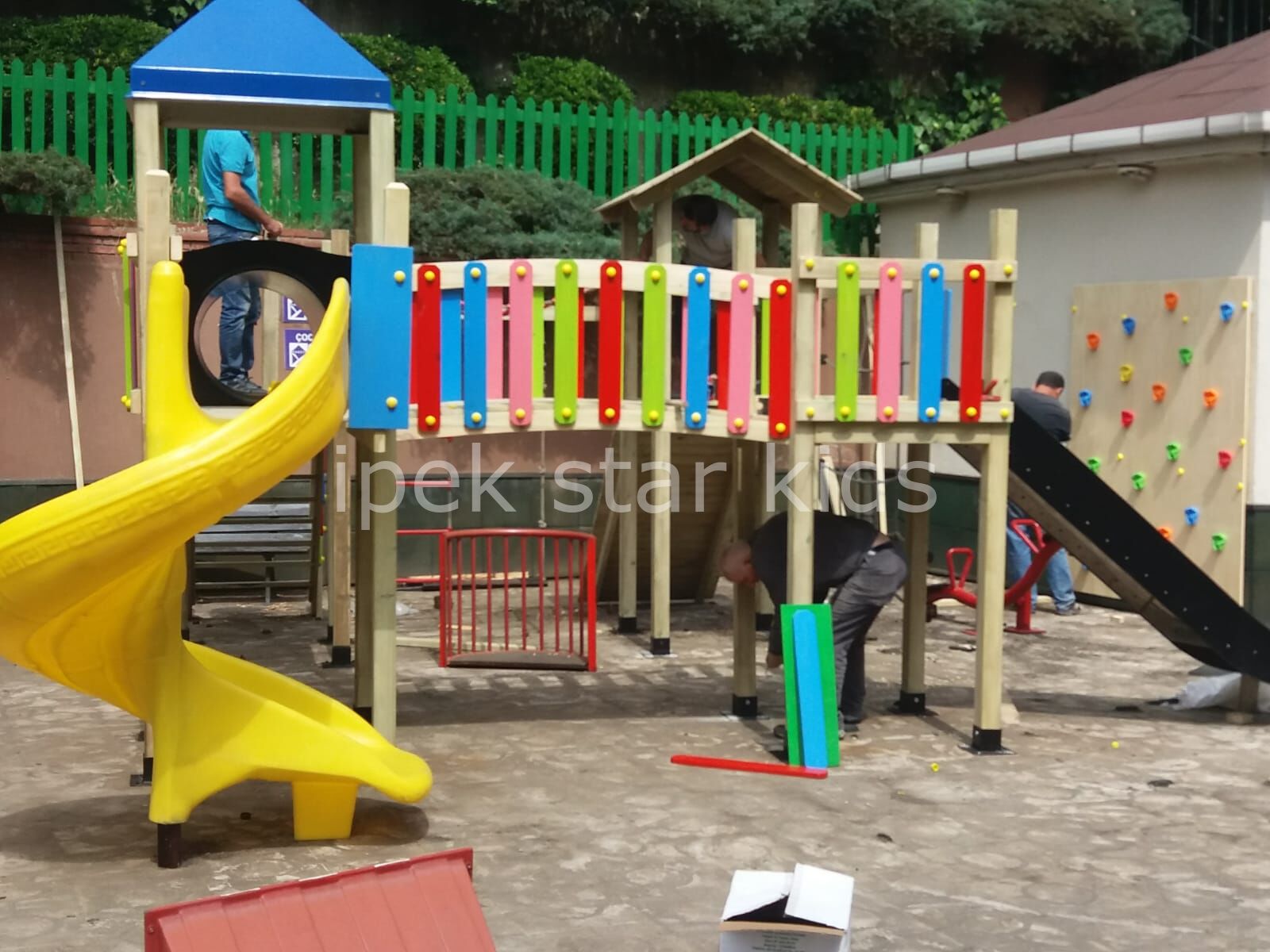 4 KULELİ AHŞAP OYUN GRUBU