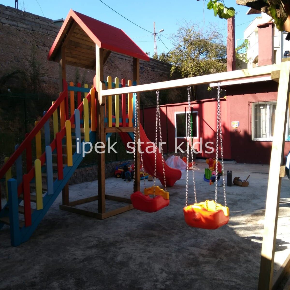 Renkli Ahşap Oyun Parkı Çift Salıncaklı ve Kaydıraklı Oyun Kulesi