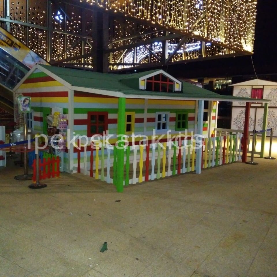 Emprenyeli çam ahşap çocuk oyun evi su bazlı boyalı