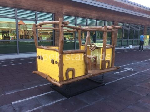 Ahşap Yaylı Otobüs – Doğal Gövdeli Dış Mekân Çocuk Oyun Aracı