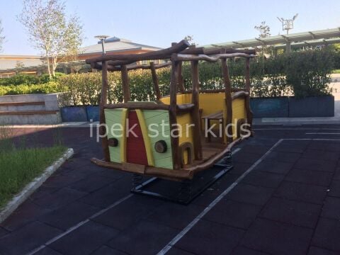 Ahşap Yaylı Otobüs – Doğal Gövdeli Dış Mekân Çocuk Oyun Aracı