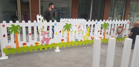 DIŞ MEKAN FİGÜRLÜ AHŞAP ÇİT