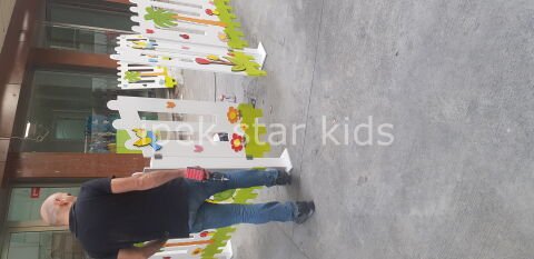 DIŞ MEKAN FİGÜRLÜ AHŞAP ÇİT