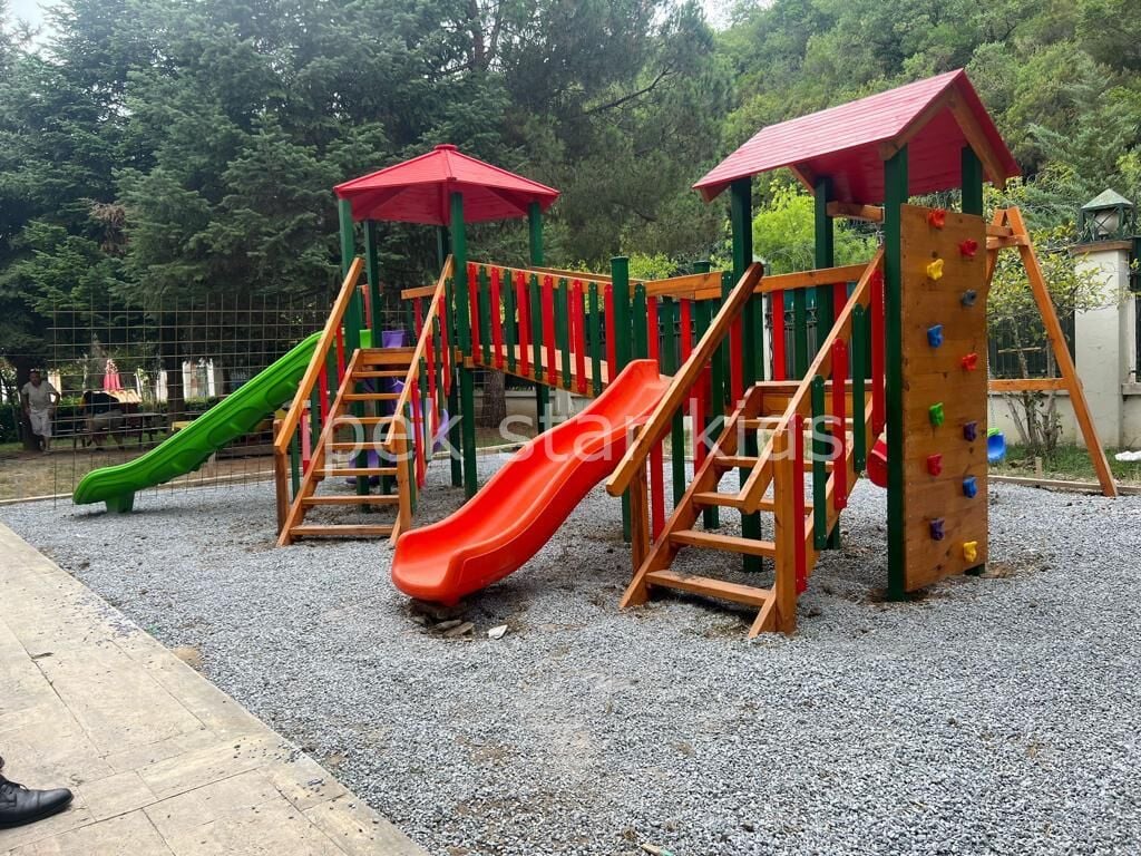 Renkli Köprü Ahşap Oyun Parkı