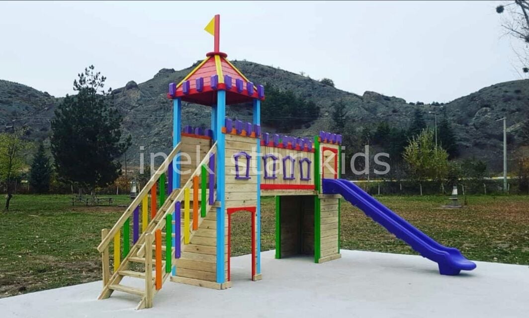 Kale Temalı Ahşap Oyun Parkı – Renkli Kaydıraklı Çocuk Oyun Grubu