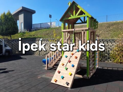Doğal Ahşap Çocuk Oyun Kulesi – Kaydıraklı ve Tırmanma Duvarlı Macera Kulesi