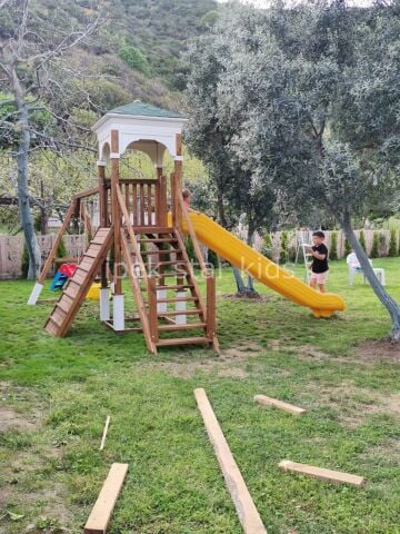 Doğal Ahşap Çocuk Parkı – Kaydırak ve Salıncak Modüllü Oyun Grubu