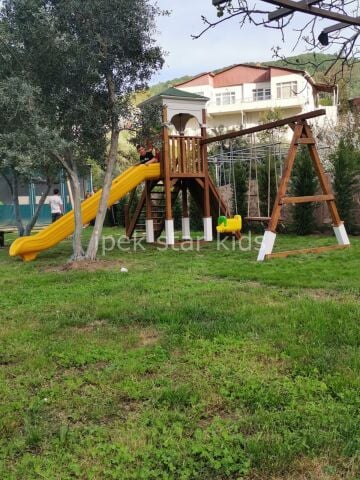 Doğal Ahşap Çocuk Parkı – Kaydırak ve Salıncak Modüllü Oyun Grubu