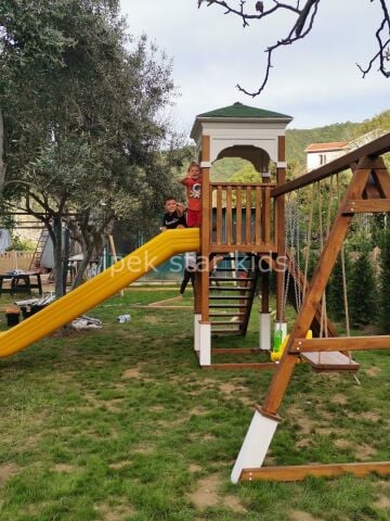 Doğal Ahşap Çocuk Parkı – Kaydırak ve Salıncak Modüllü Oyun Grubu