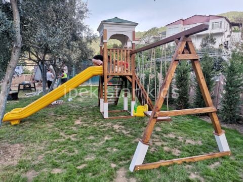 Doğal Ahşap Çocuk Parkı – Kaydırak ve Salıncak Modüllü Oyun Grubu
