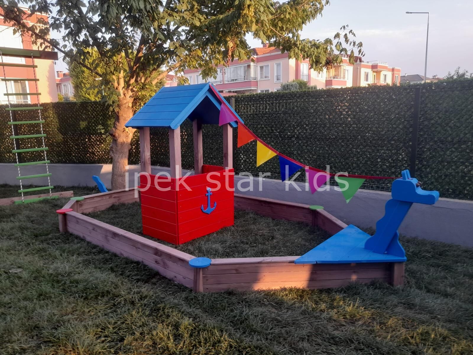 AHŞAP GEMİ KUM HAVUZU