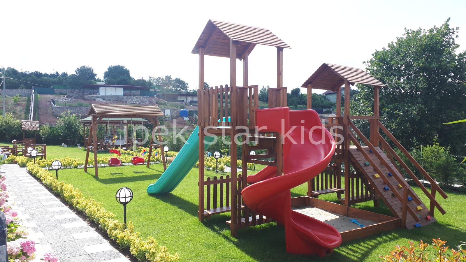 Çift Kaydıraklı Ahşap Oyun Parkı