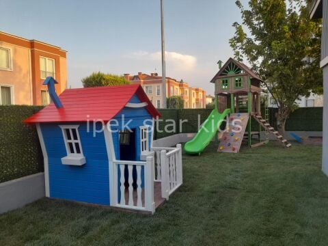 Eğik Tasarım Balkonlu Ahşap Oyun Evi