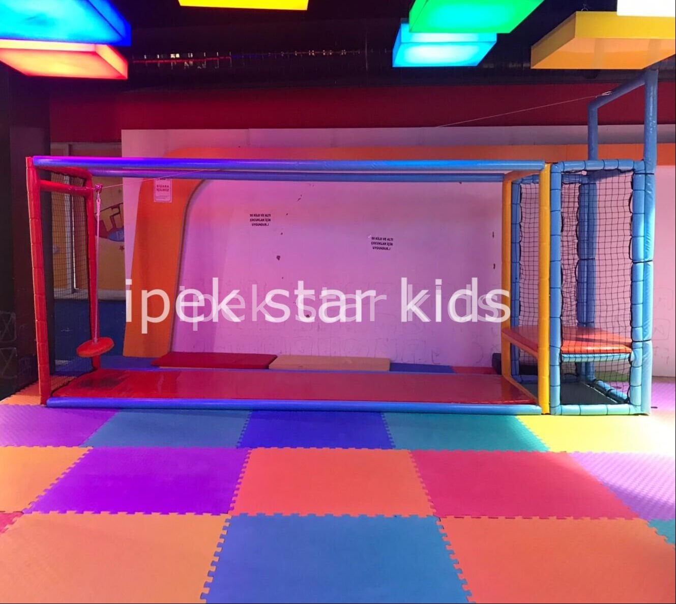 125x600 cm çocuk zipline iç mekân  soft play zipline sistemi  anaokulu zipline oyun parkuru  uzun parkur zipline çocuk oyunu