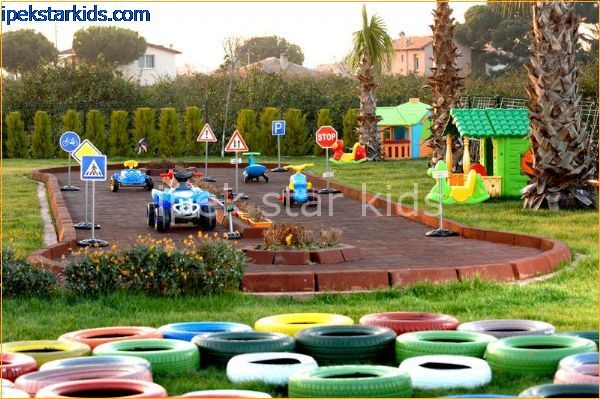 ÇOCUK TRAFİK PİSTİ SETİ   7 PARÇA LI     PLASTİK SET   2 OYUN EVİ 2 TRAFİK LAMBASI 2 PEDALLI ARABA  VE 10LU TRAFİK İŞARETLERİ