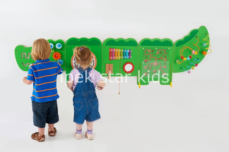 Timsah figürlü duvar oyun paneli 180x60 cm anaokulu ve kreş aktivite seti