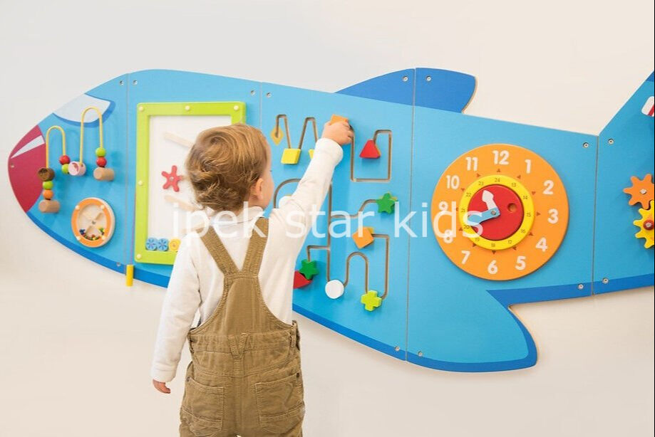 Kreş duvar oyunu timsah uçak panel 180x60 cm çocuk aktivite duvarı