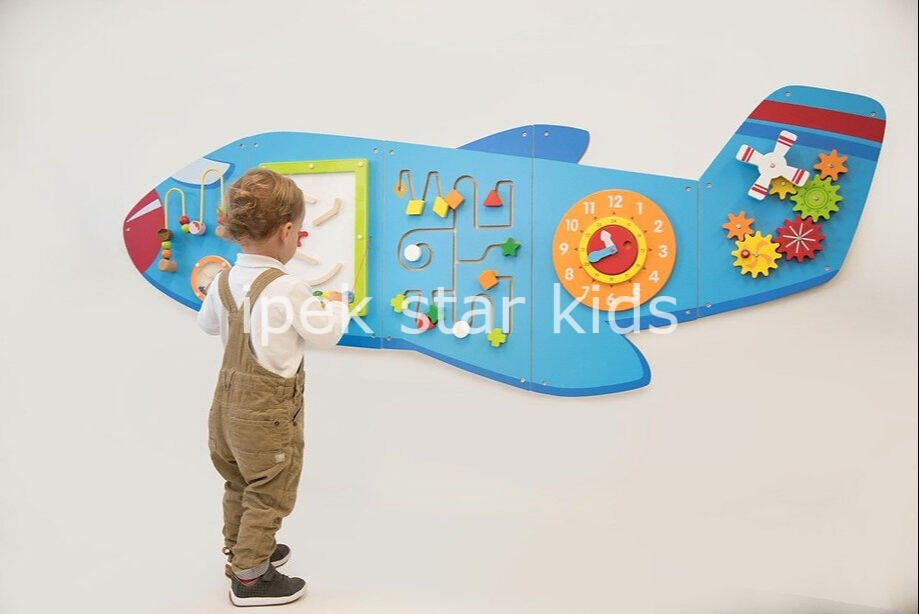 Kreş duvar oyunu 5 aktiviteli timsah uçak panel 180x60 cm