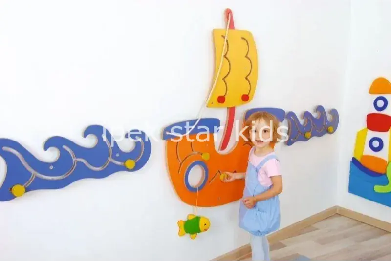Korsan Gemisi Ahşap Duvar Aktivite Paneli 200x100 cm