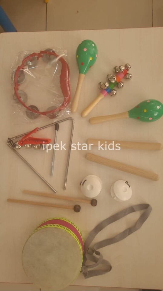 Çocuklar için anaokulu ritim aletleri eğitim seti