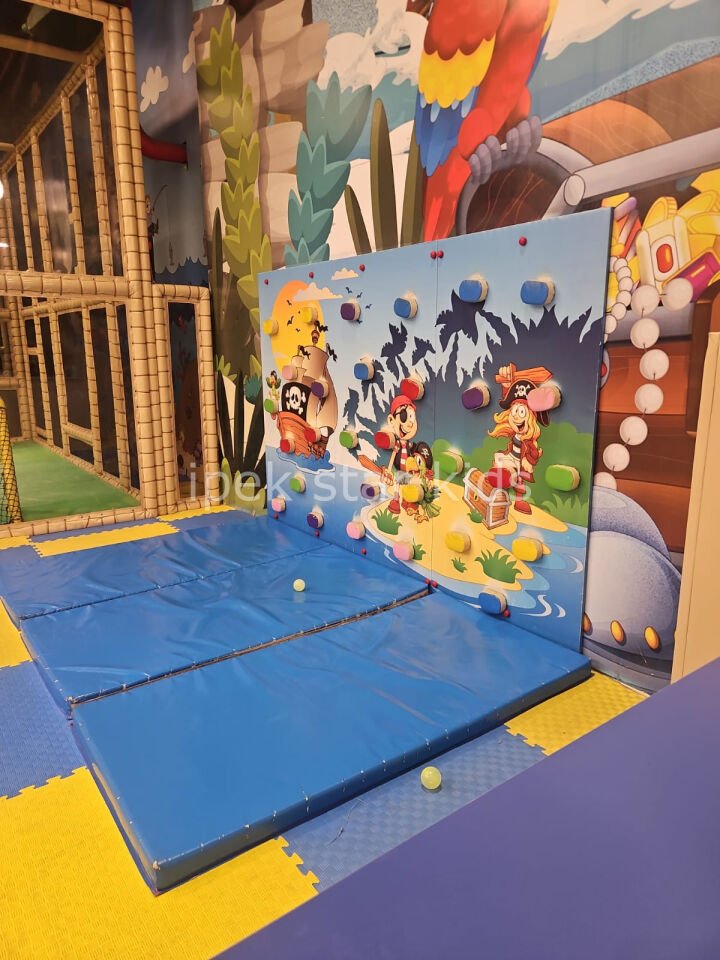 Deniz temalı çocuk soft play tırmanma duvarı – 210x200 cm