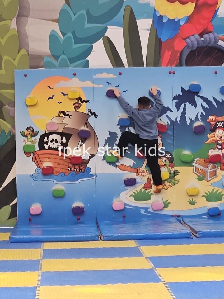 Korsan temalı çocuk soft play tırmanma duvarı – 210x200 cm