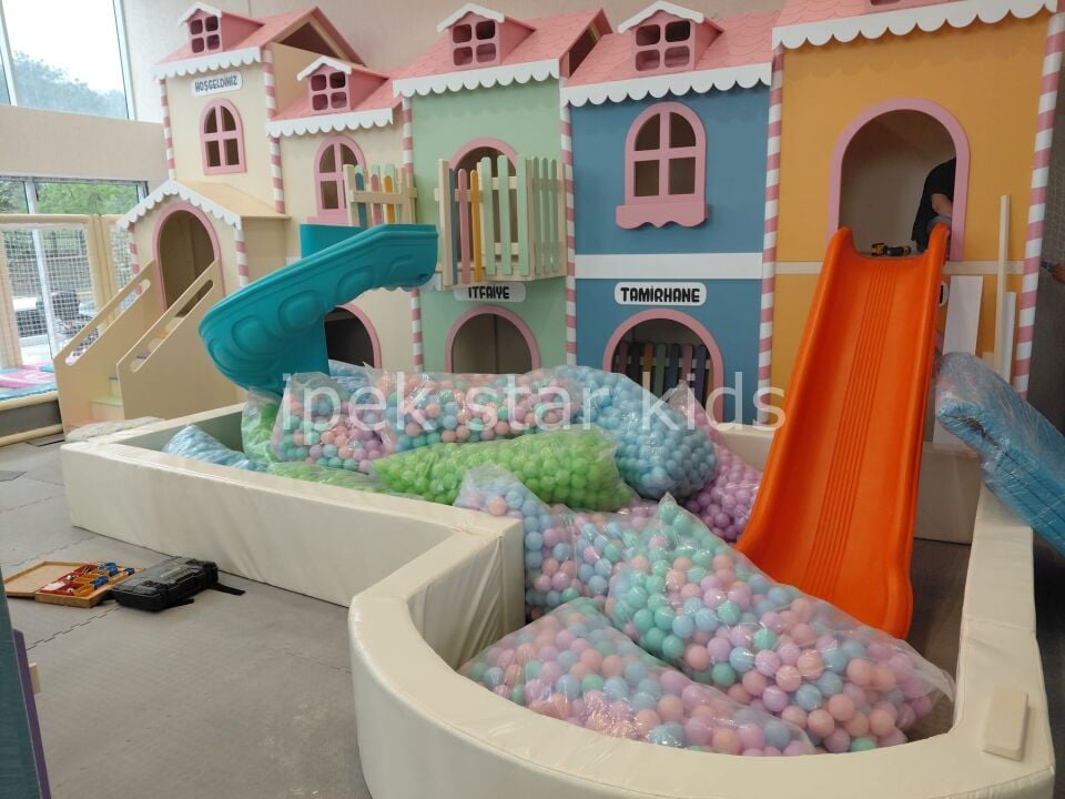 Ahşap Oyun Evi ve Soft Play Top Havuzu  Wooden Playhouse & Soft Play Ball Pool 6*6 MT