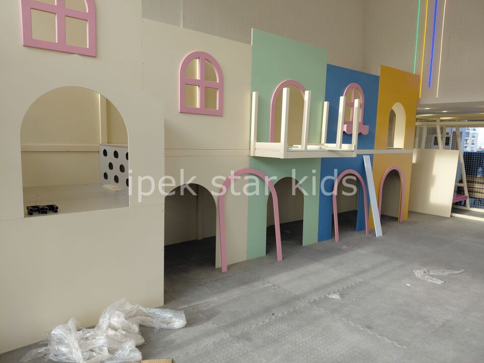 Wooden Playhouse & Soft Play Ball Pool