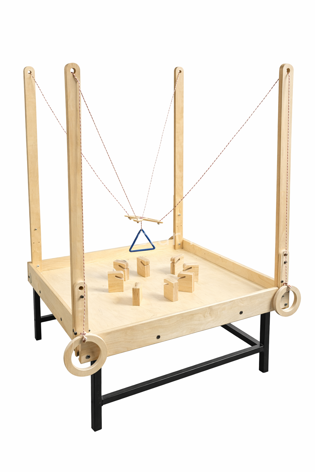 Ahşap kule platformu denge oyunu otel bahçesi