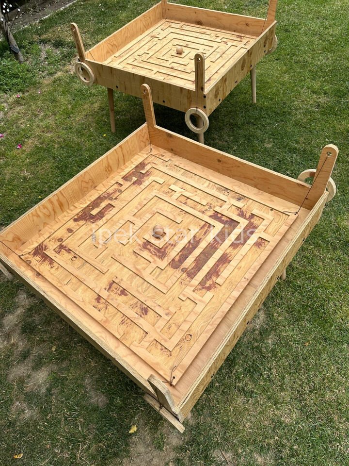 Otel ve okul bahçeleri için tasarlanmış ahşap labirent platformu dış mekân oyun ekipmanı