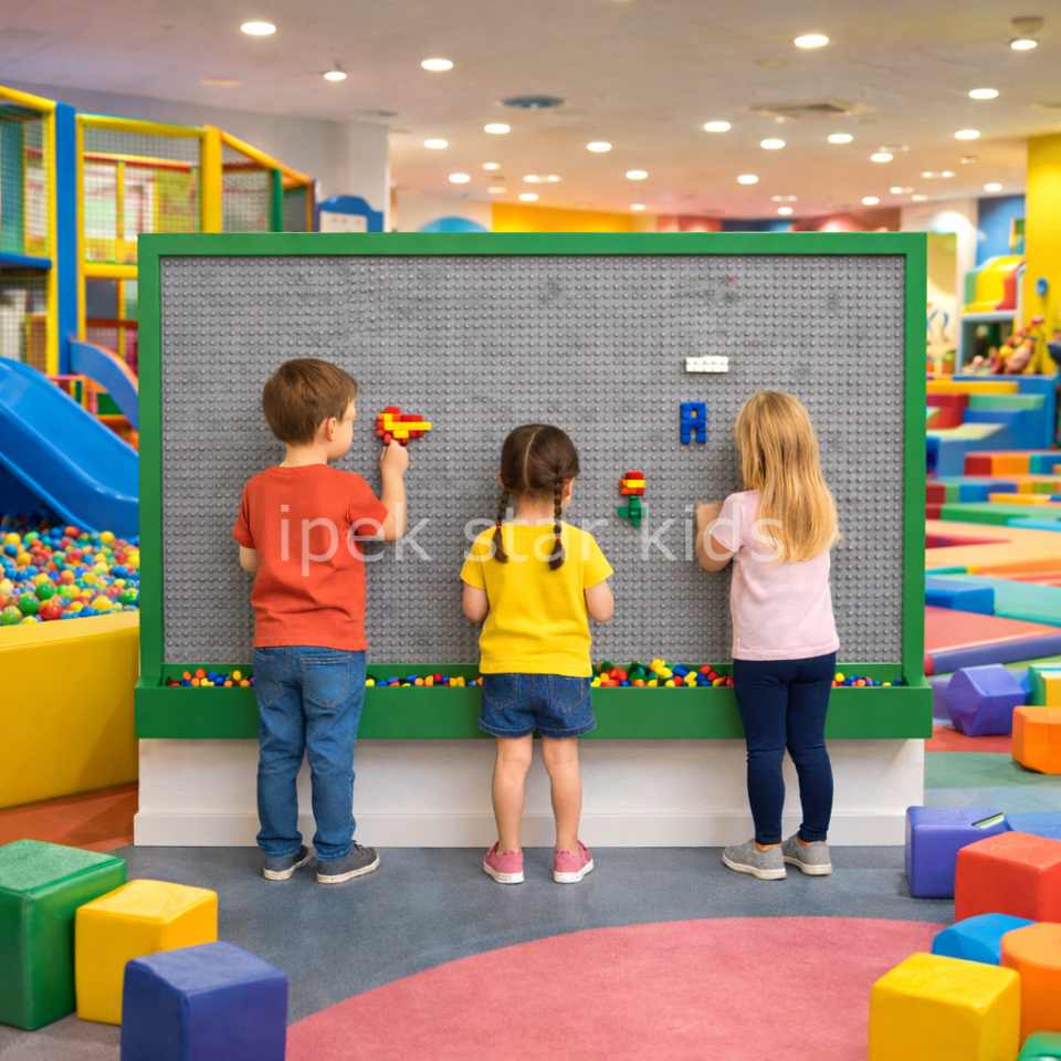 Anaokulu Lego Oyun Panosu – Çocuk Yapı Oyun Duvarı Aktivite Paneli