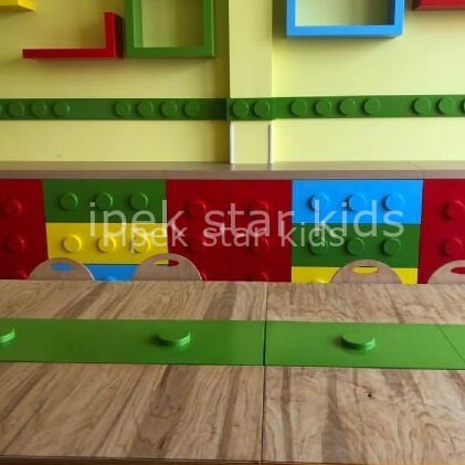Kreş lego konsept dolap sistemi ve dekoratif duvar rafları sınıf tasarımı