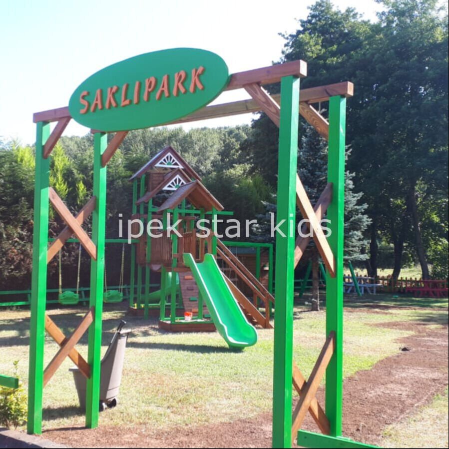 Şile Saklıpark çocuk oyun alanı ahşap oyun parkı giriş kapısı